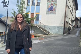 Cindy Bagnoud nous a donné rendez-vous au coeur du village d'Isérables. Entre l'église et l'école, où elle a suivi sa scolarité.